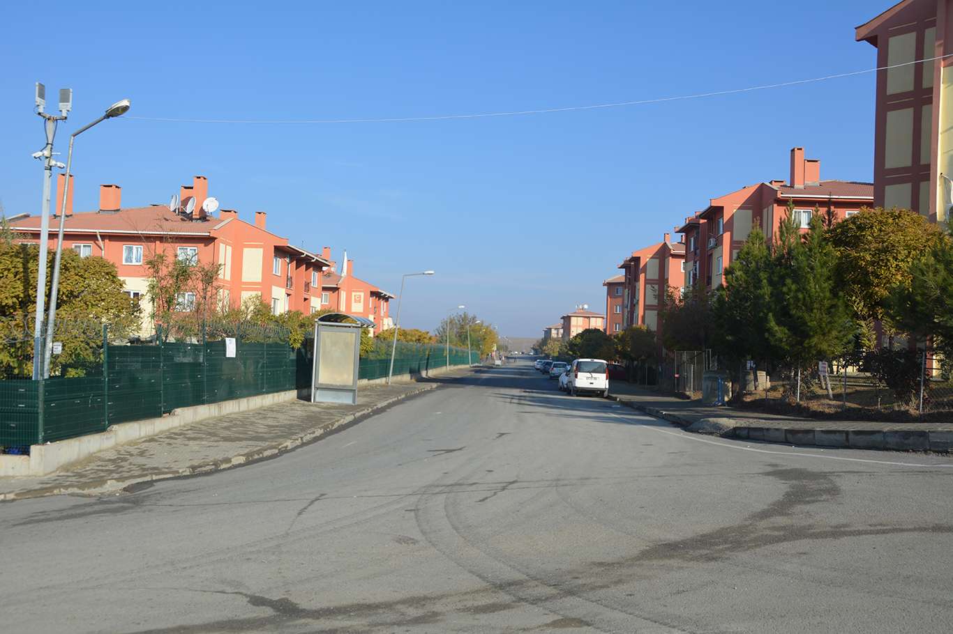 Askeri lojmanların bacalarından çıkan kömür dumanı vatandaşı mağdur ediyor